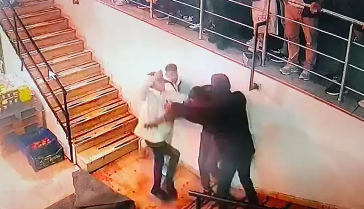 tekme-tokat-birbirilerine-girdiler-o-anlar-kamerada