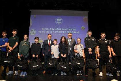 trabzonda-okullara-spor-malzemesi-ve-oyun-seti-destegi