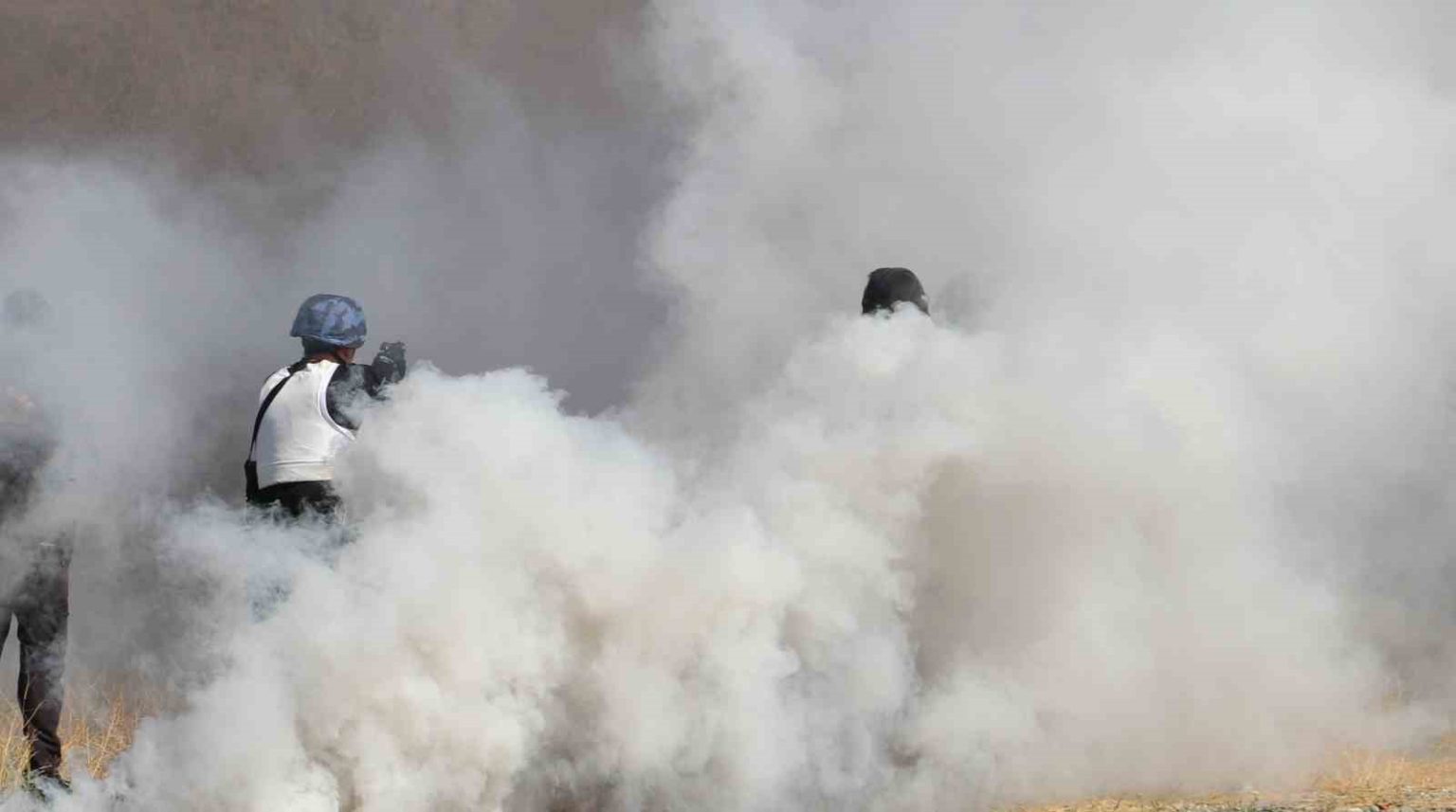 turk-polisi-zoru-basariyor-sis-karanlik-fark-etmiyor-hedef-12den