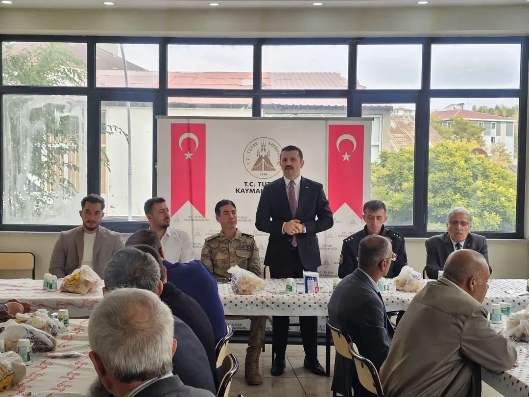 tutak-ilce-kaymakami-coskun-muhtarlarla-bulustu