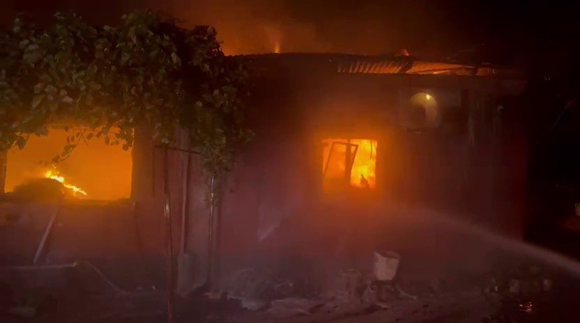 yangindan-donen-itfaiye-personeli-kazada-yaralandi