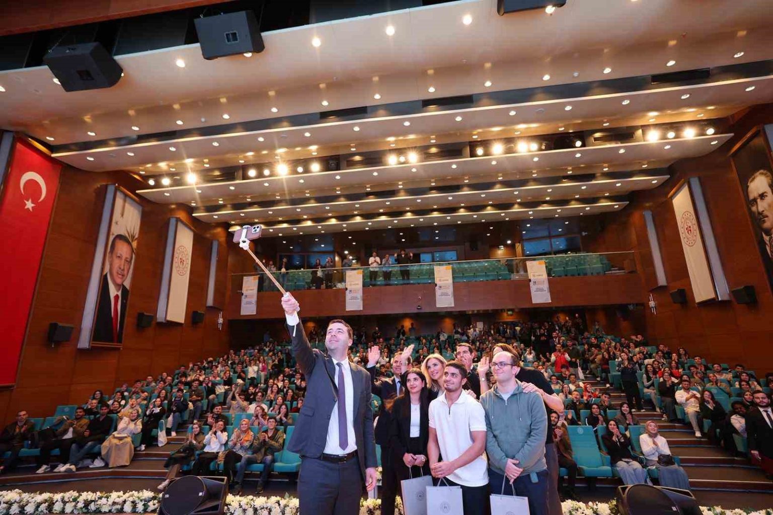 30-alti-genclik-zirvesi-tip-fakultesi-ogrencilerini-ankarada-bulusturdu