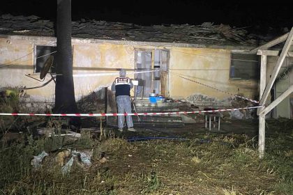 adanada-santiyede-dehset-annesini-yaraladi-is-arkadasini-oldurdu