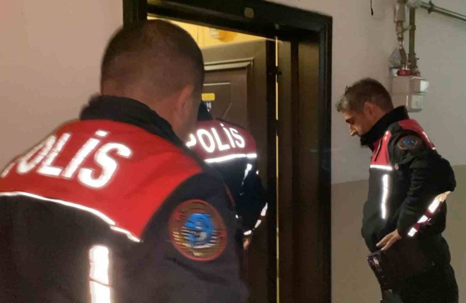 apartmandan-gelen-cigliklar-polisi-alarma-gecirdi