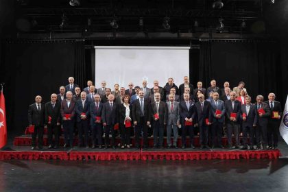 ataturk-universitesinde-kurumsal-vefa-ve-hizmet-odulleri-ile-emek-ve-vefaya-vurgu