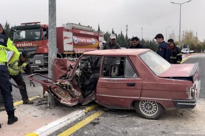 aydinlatma-diregine-carpan-otomobil-hurdaya-dondu-1i-agir-2-yarali