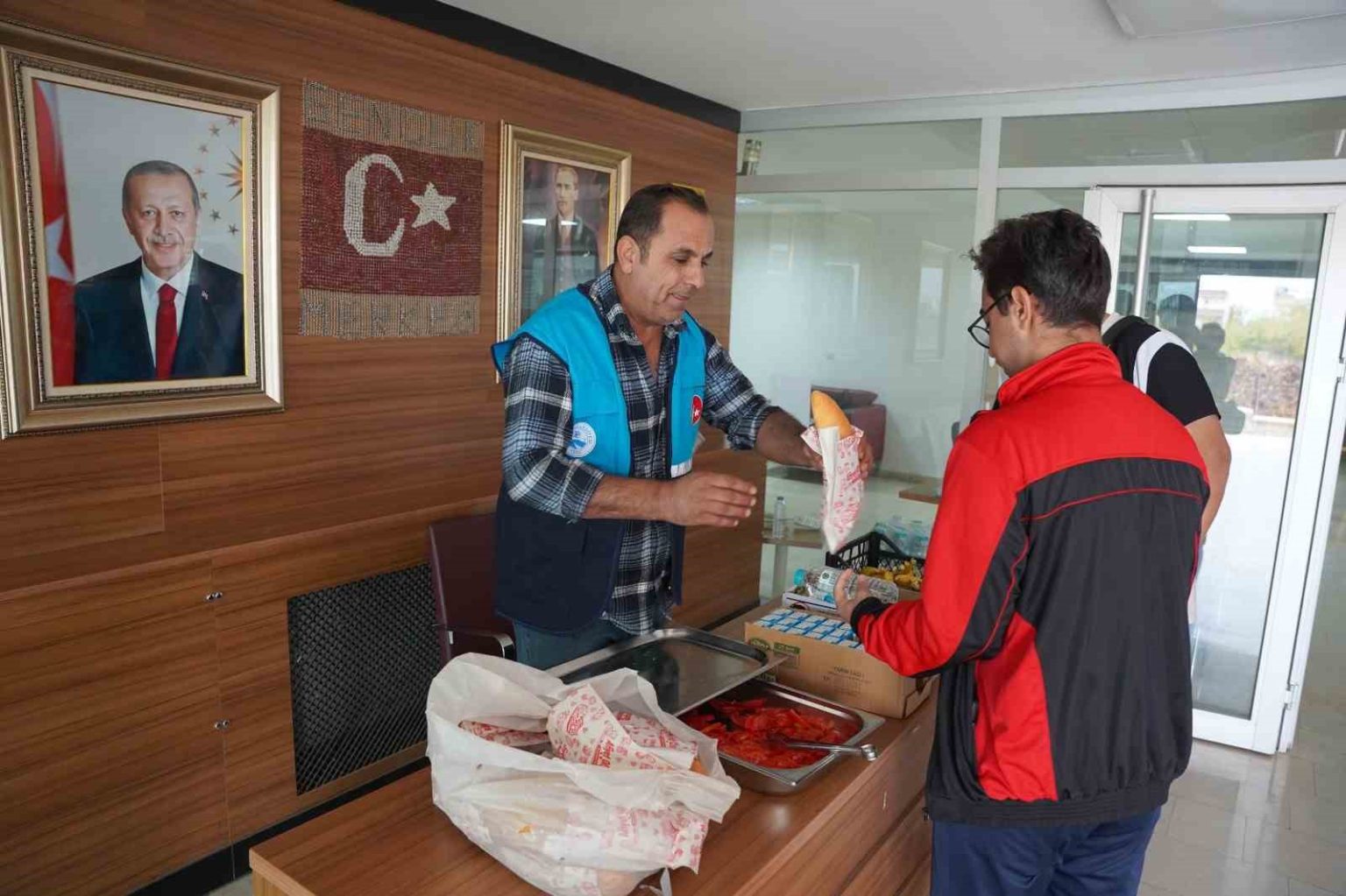 baskan-hallactan-ogrencilere-moral-veren-dokunus