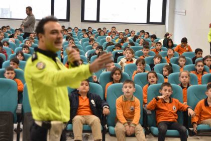 bitlis-emniyet-mudurlugunden-cocuklara-trafik-egitimi