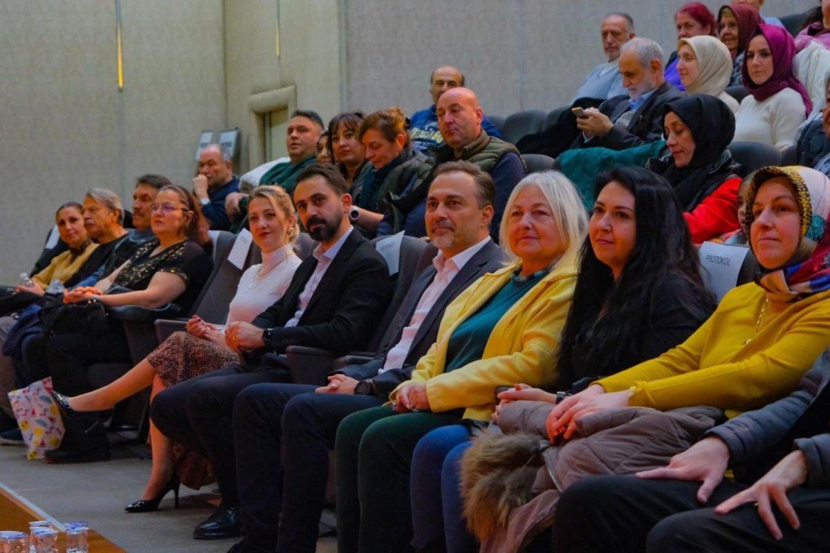 boluda-karisik-kaset-2-konserine-yogun-ilgi