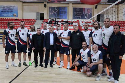 bozuyuk-voleybol-takimlari-grup-finallerinde