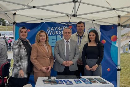 buyuksehirden-spor-dostu-evim-kampus-festivalinde-iletisim-koprusu