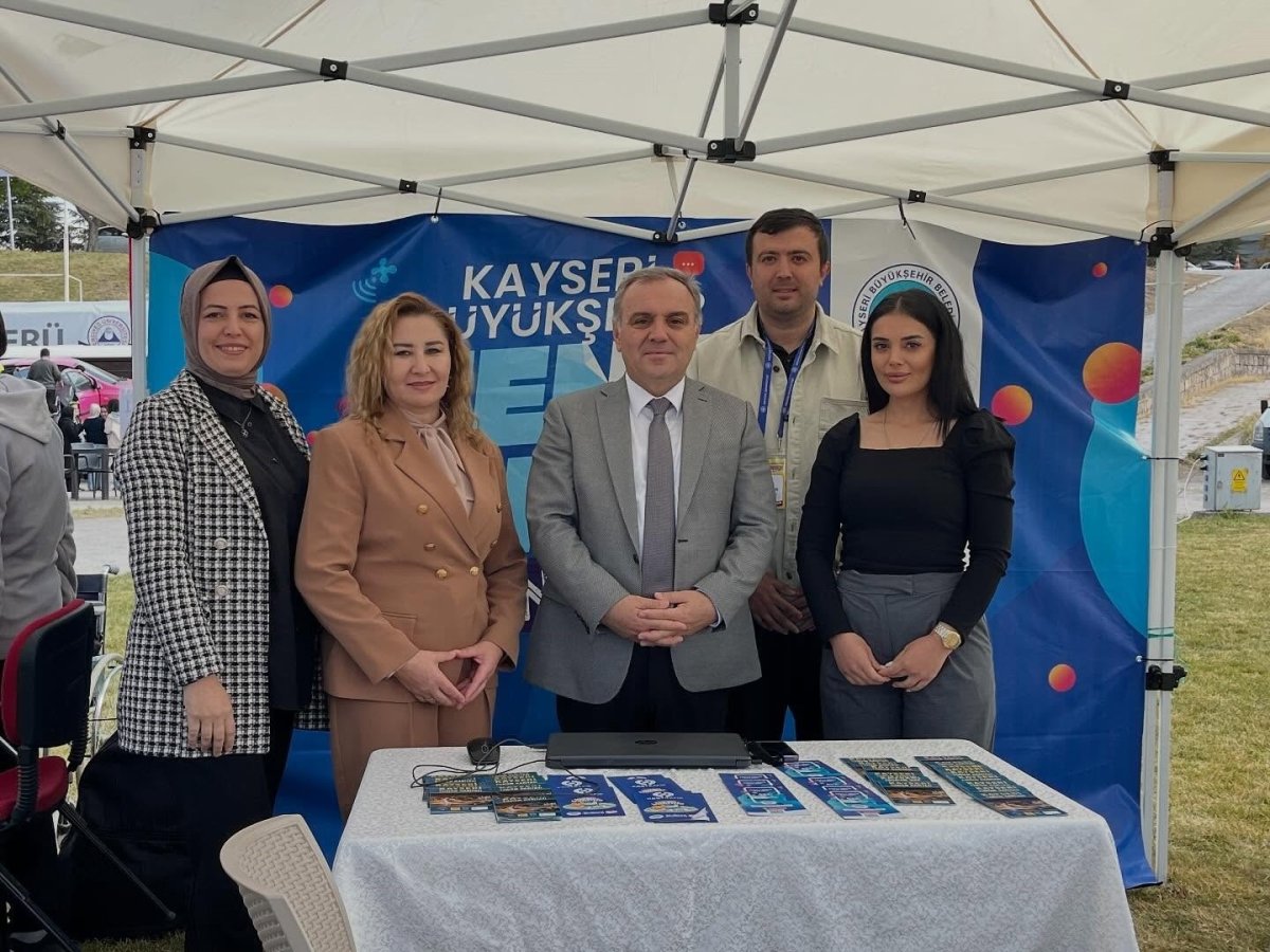 buyuksehirden-spor-dostu-evim-kampus-festivalinde-iletisim-koprusu