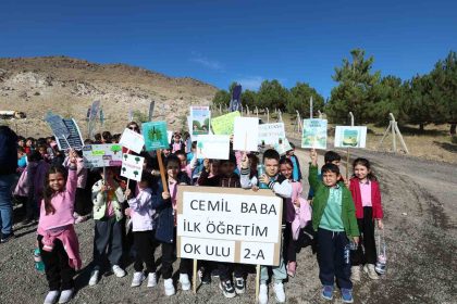 buyuksehirin-yesil-vatan-seferberliginde-3-bin-fidan-daha-toprakla-bulustu