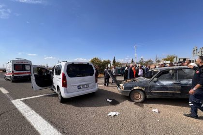 cenaze-yolunda-kaza-3-yarali