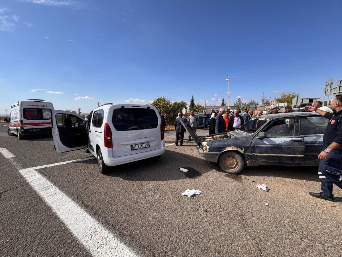 cenaze-yolunda-kaza-3-yarali