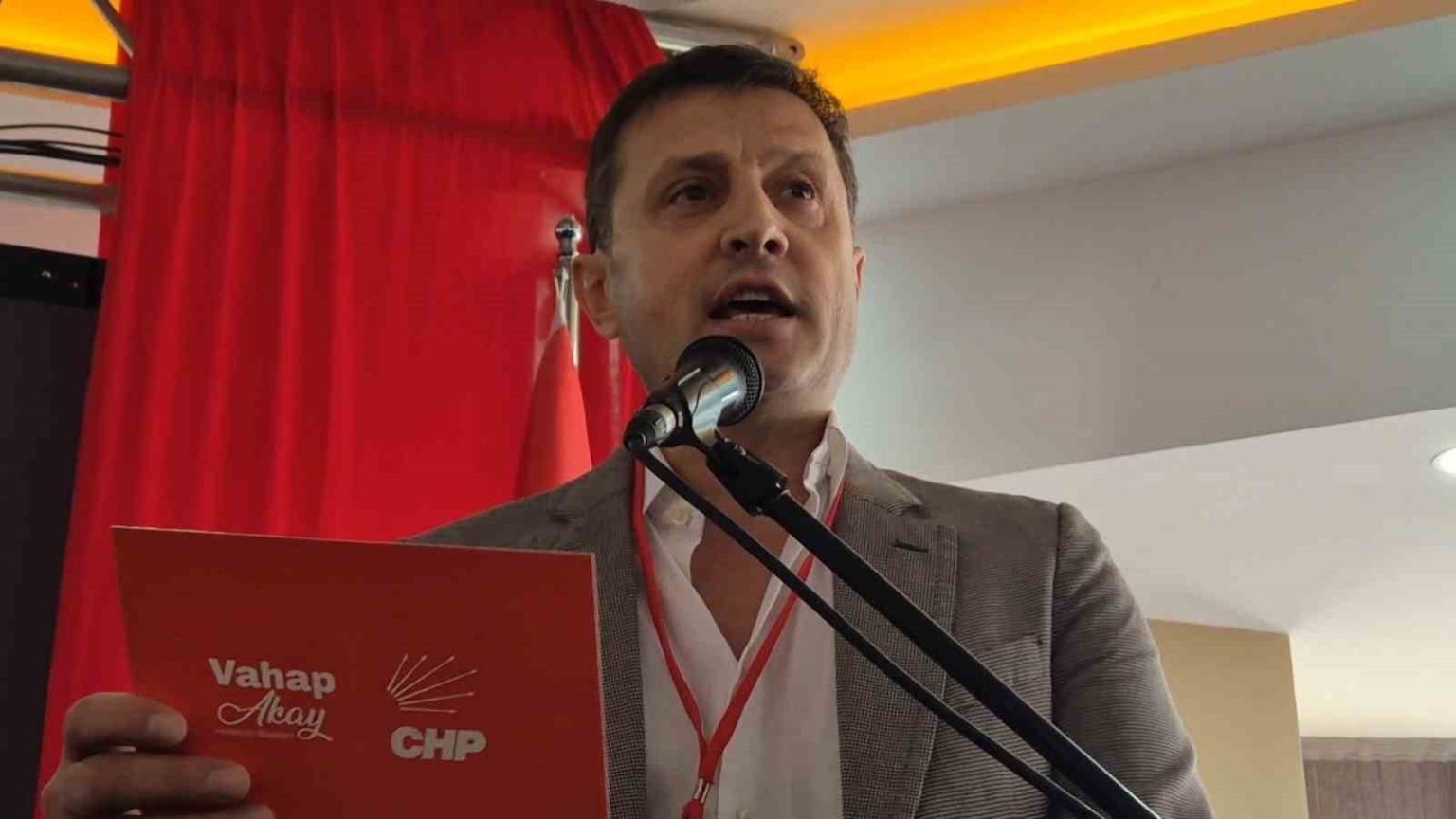 chp-tekirdag-il-kongresinde-buyuk-kriz-kovun-beni-diyerek-salonu-terk-etti