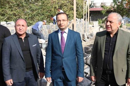 cizrede-abdaliye-medresesinin-yikilan-tarihi-duvari-yeniden-insa-ediliyor
