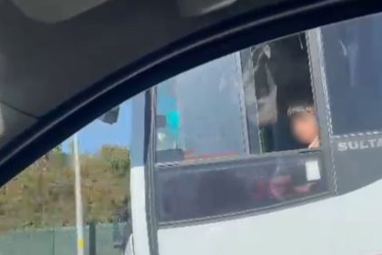 cocugun-otobus-ile-tehlikeli-yolculugu-kamerada