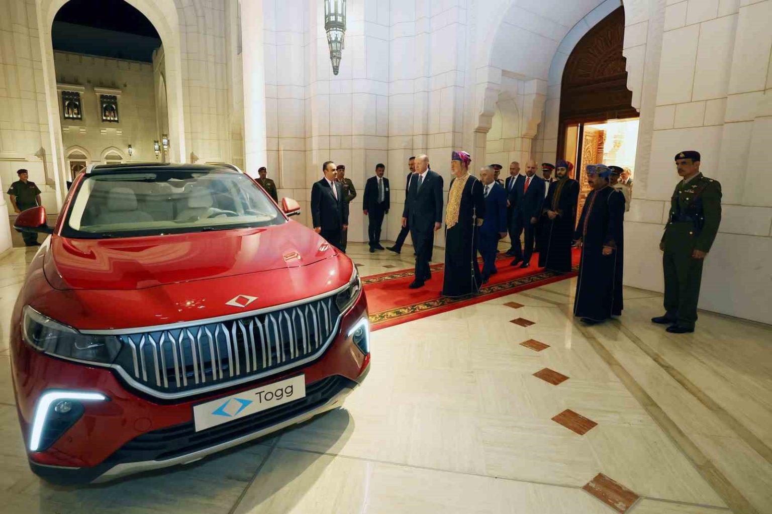 cumhurbaskani-erdogandan-umman-sultani-el-saide-togg-hediyesi