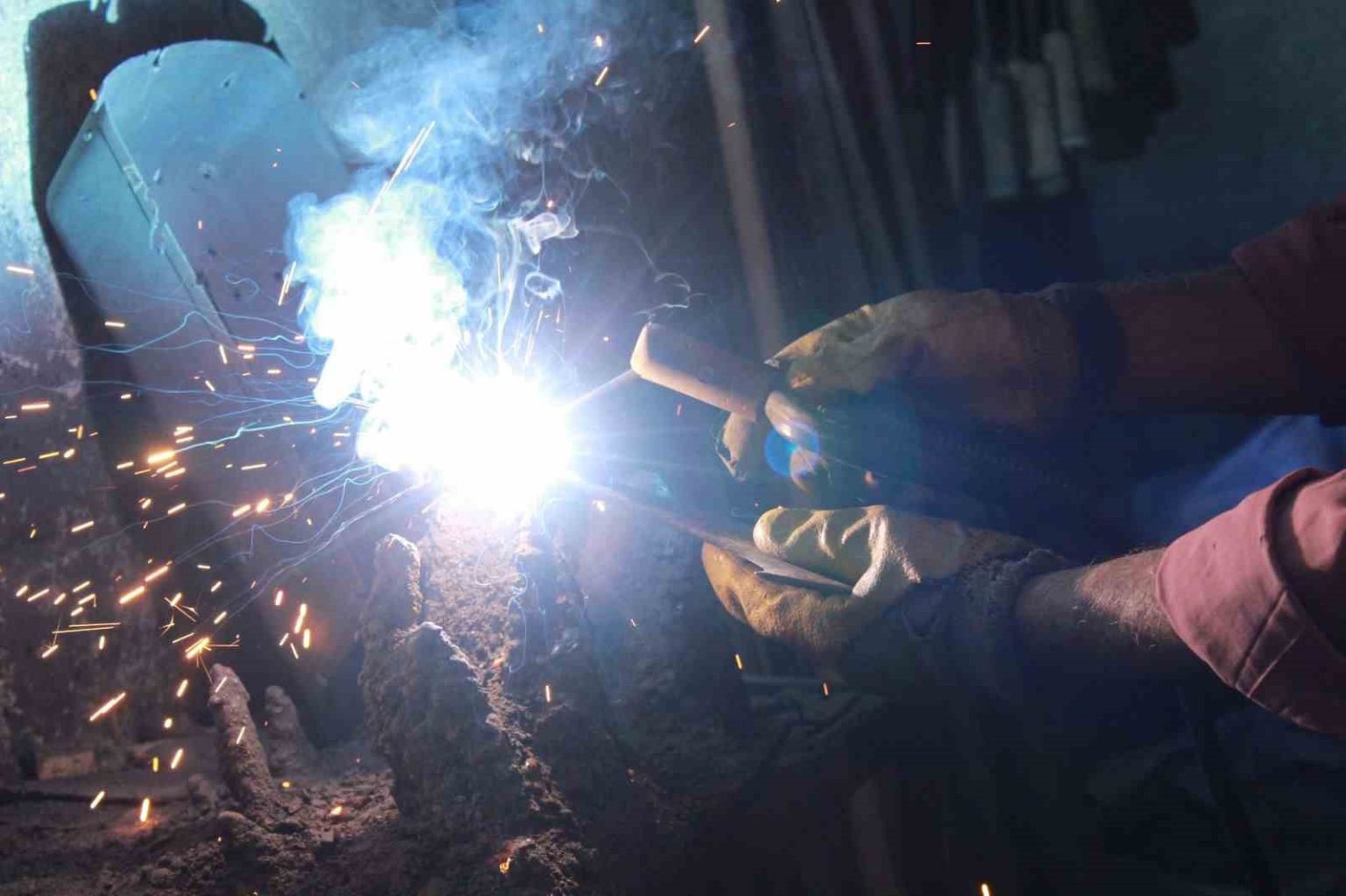 dededen-babaya-babadan-ogula-kaldi-30-yildir-demir-dovuyor