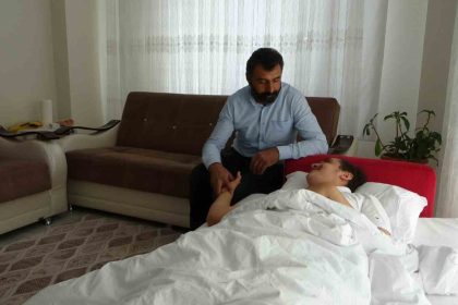 depremde-dili-bogazina-kacan-muhammedin-yasam-mucadelesi-suruyor