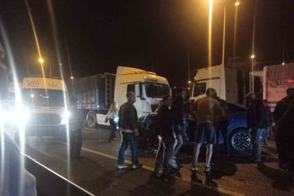 direksiyon-basinda-kalp-krizi-geciren-surucu-kaza-yapti-1-olu-1-yarali