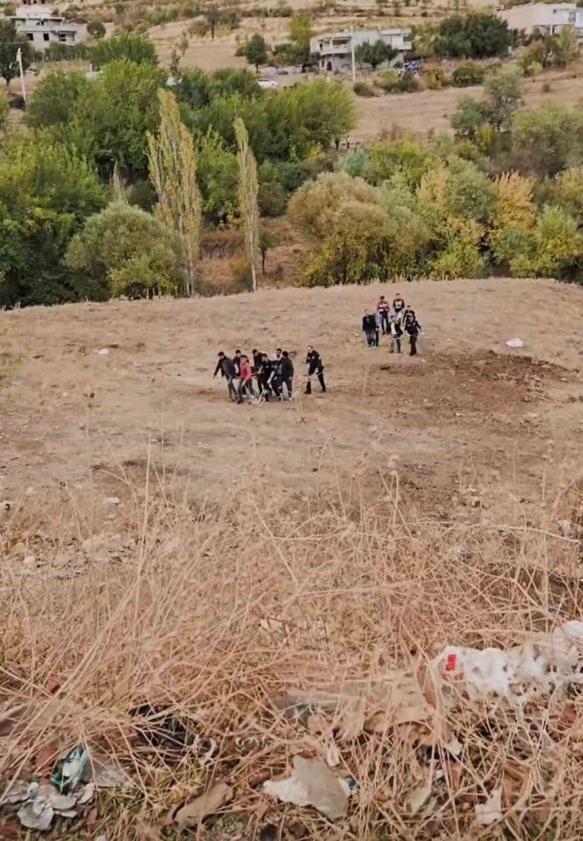 diyarbakirda-tarlada-erkek-cesedi-bulundu