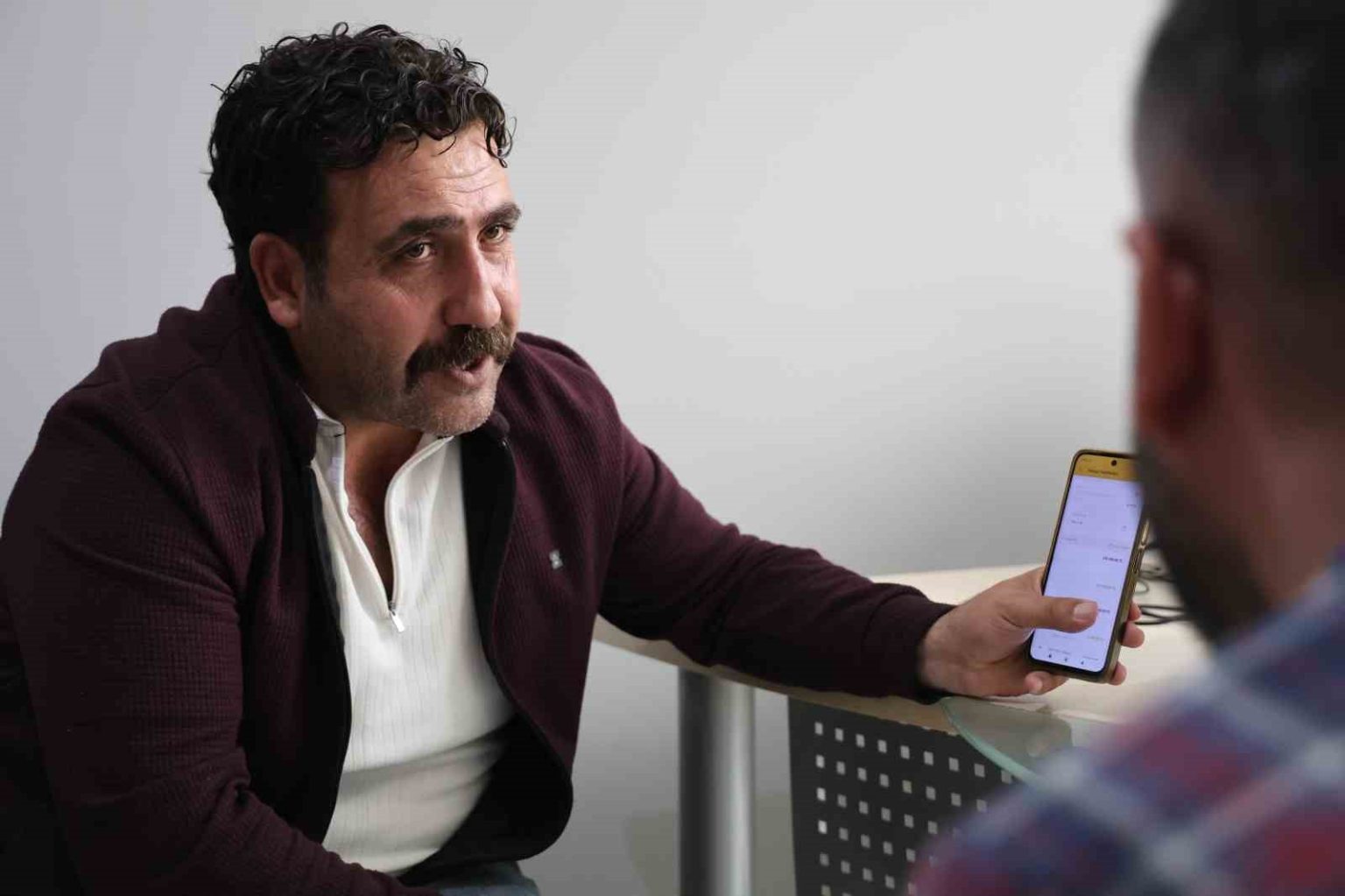 dogum-gununde-banka-surpriz-yapti-sandi-yanlislikla-gelen-ceyrek-milyon-lirayi-iade-etti