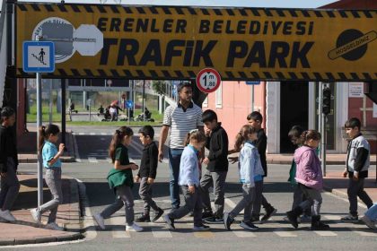 erenler-belediyesi-trafik-parkinda-gelecegin-suruculeri-yetisiyor