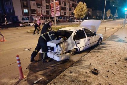 erzincanda-iki-otomobil-carpisti-1-kisi-yaralandi