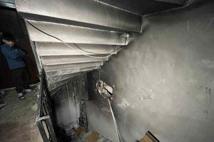 eski-esinin-yasadigi-binaya-yanici-madde-atip-kacti-7-kisi-dumandan-etkilendi