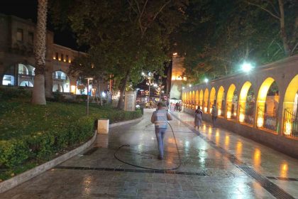 eyyubiye-belediyesi-kirlenen-sokaklari-yikadi