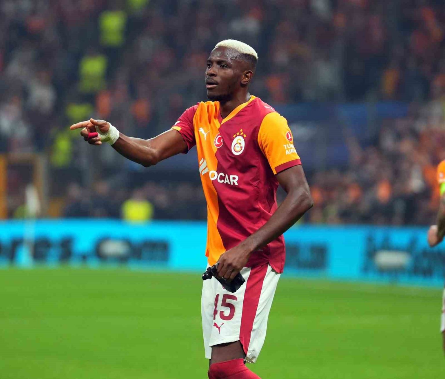 galatasarayin-sampiyonlar-ligindeki-en-erken-golu-osimhenden