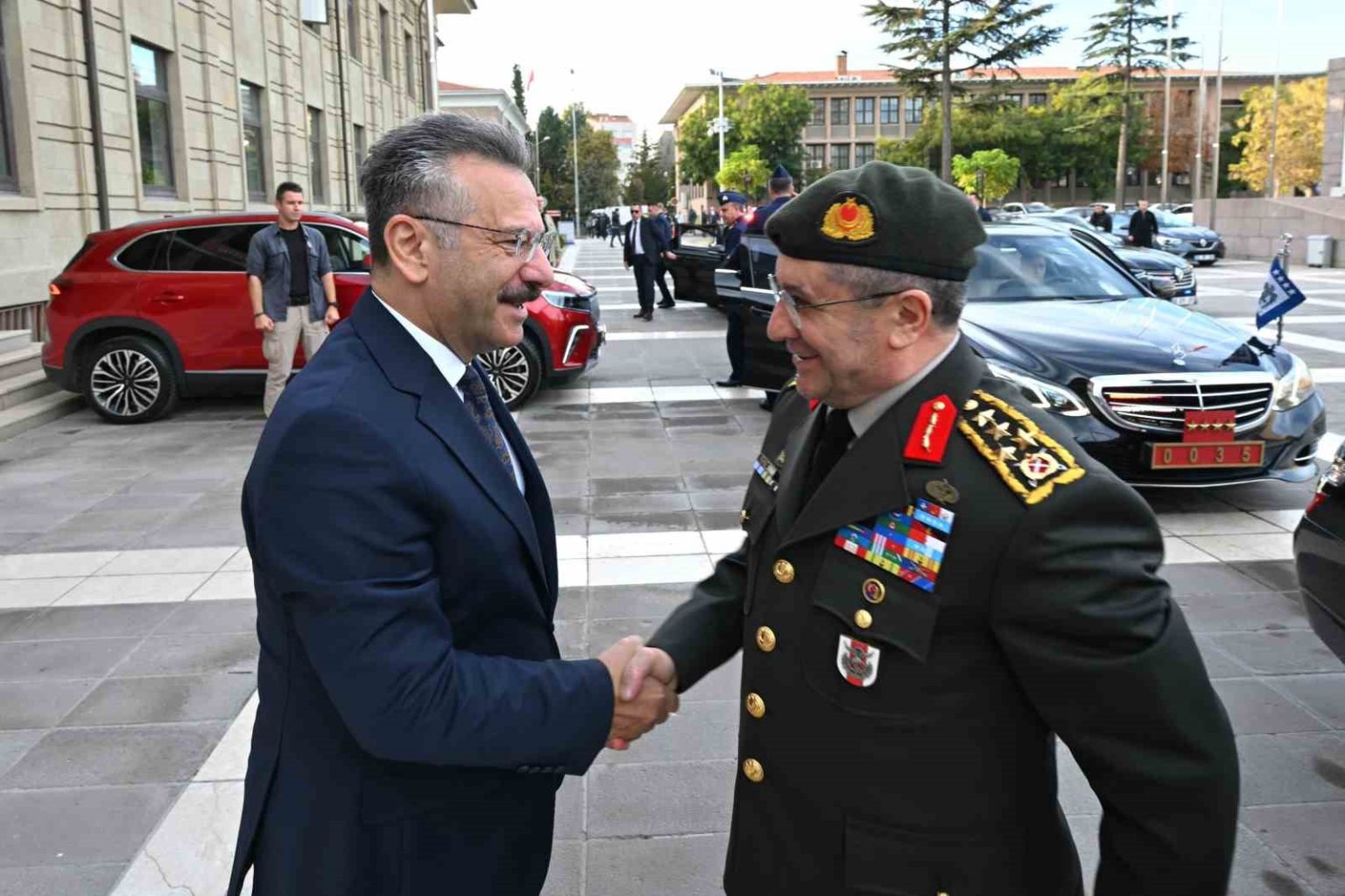 genelkurmay-baskani-vali-aksoyu-ziyaret-etti