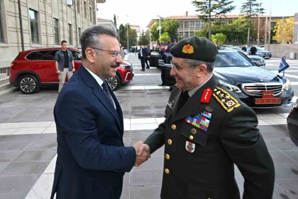 genelkurmay-baskani-vali-aksoyu-ziyaret-etti