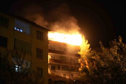 gumushanede-4-katli-binada-cikan-yangin-panige-neden-oldu