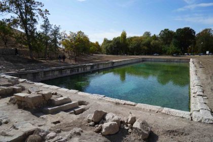 hala-kullanilan-1800-yillik-roma-havuzu-cevresinde-kazi-calismalari-12-ay-kesintisiz-suruyor