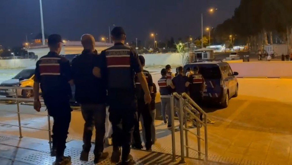 jandarma-4-milyon-20-bin-makaron-ele-gecirdi-9-tutuklama