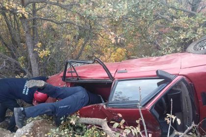 karamanda-otomobil-ucuruma-yuvarlandi-3-yarali