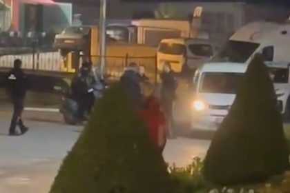 kastamonu-belediyesi-onunde-isten-cikartilan-sahis-eylem-yapip-kendine-zarar-verdi