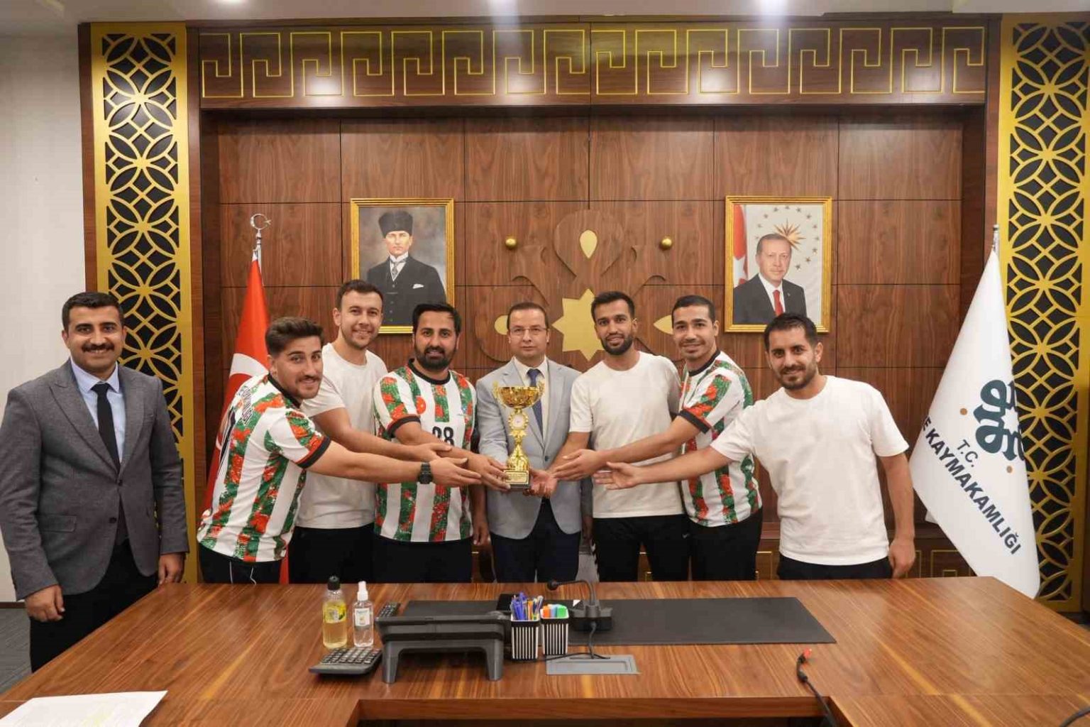 kaymakam-baycar-sampiyon-takimlari-makaminda-agirladi