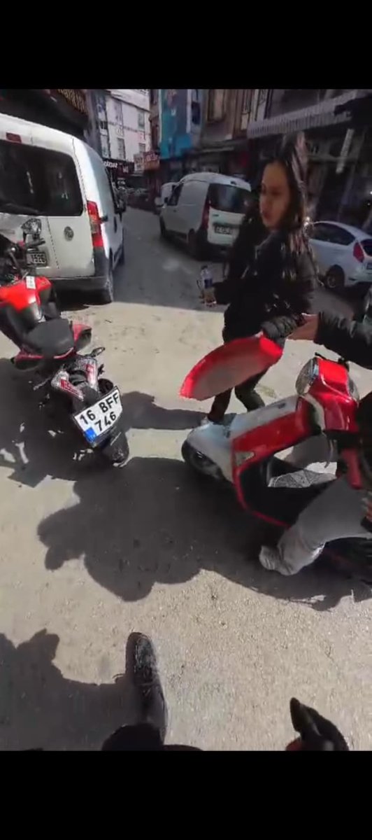 kazaya-sebebiyet-verdi-onume-yaprak-dustu-dedi