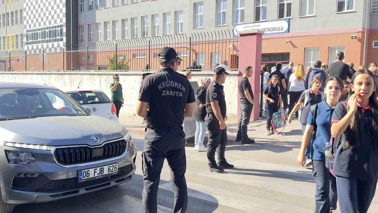 kecioren-zabitasindan-okul-onlerinde-guvenli-ulasim-seferberligi