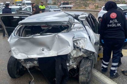 kirikkalede-iki-otomobil-carpisti-4-yarali