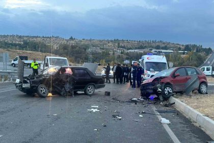 malatyada-iki-aracin-carpisti-kazada-3-kisi-yaralandi