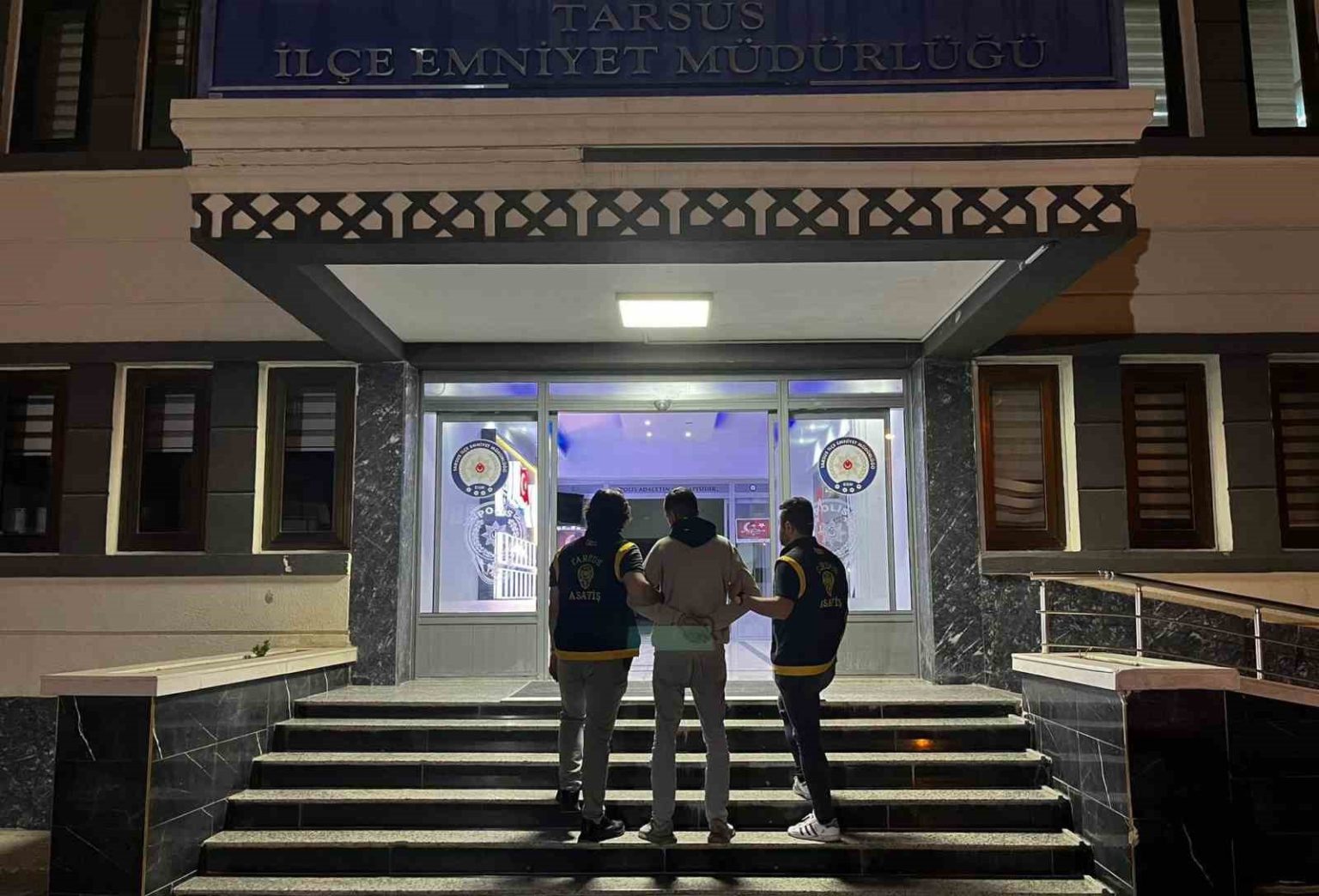 mersinde-5-araci-kundaklayan-supheli-yakalandi