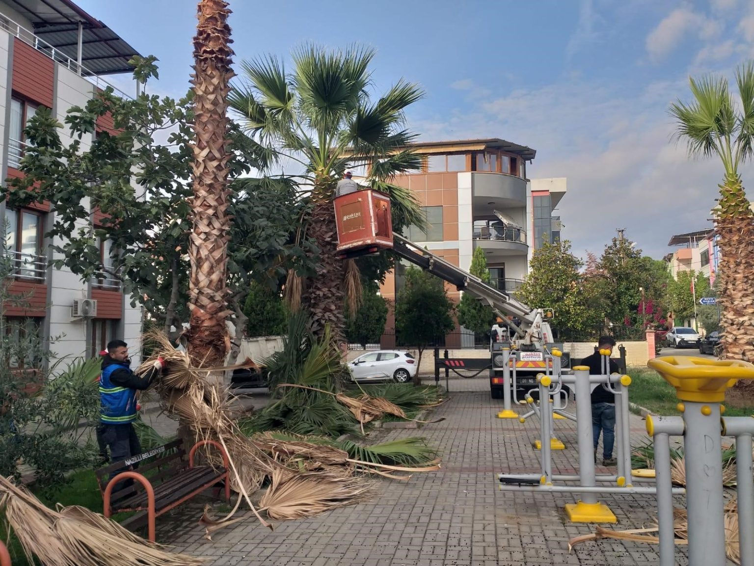 nazilli-belediyesinden-12-mahallede-es-zamanli-calisma