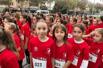 niluferde-gencler-ve-cocuklar-cumhuriyet-icin-kostu