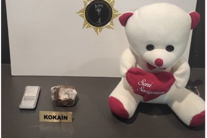 oyuncak-ayi-icine-gizlenen-kokain-ele-gecirildi-1-gozalti