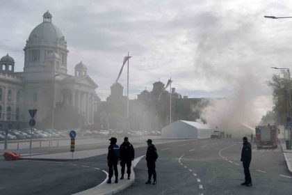 sirbistan-parlamentosu-onunde-silahli-saldiri